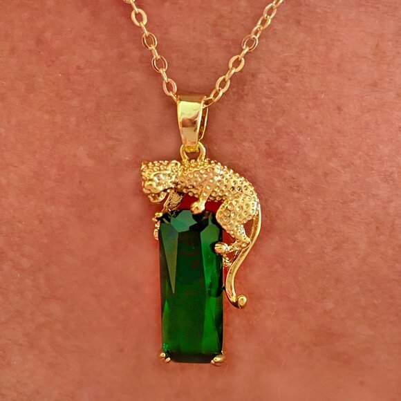 Neiman Marcus 14k Gold Plated Green Crystal Leopard Pendant Necklace - Picture 1 of 5